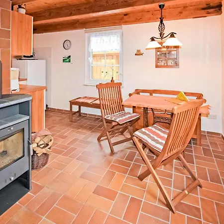 1 Bedroom Cozy In Jabel Ot Holiday home *